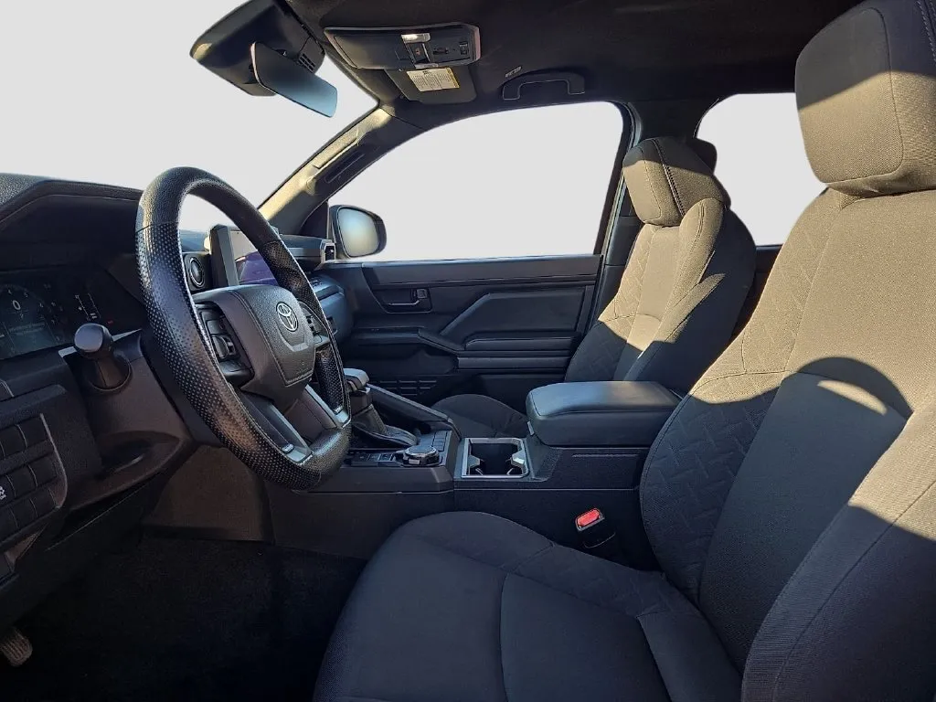 Toyota Tacoma photo 16