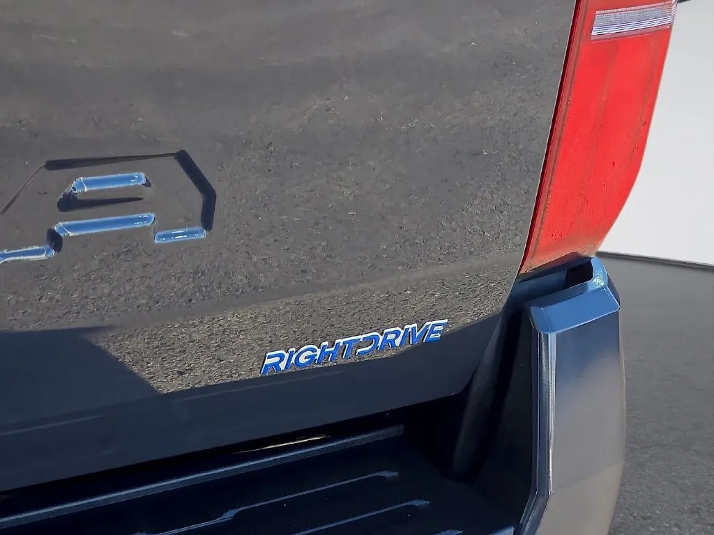 Toyota Tacoma photo 9