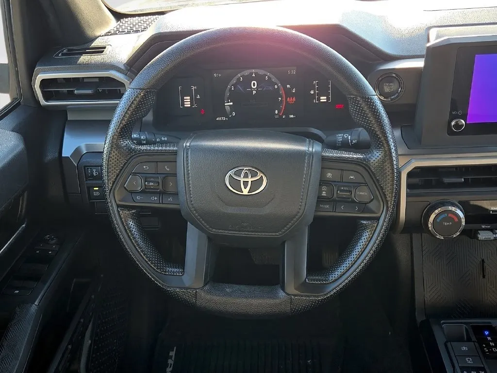 Toyota Tacoma photo 14