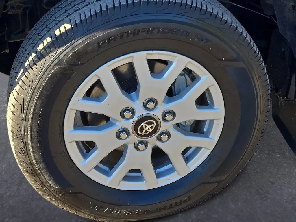 Toyota Tacoma photo 8