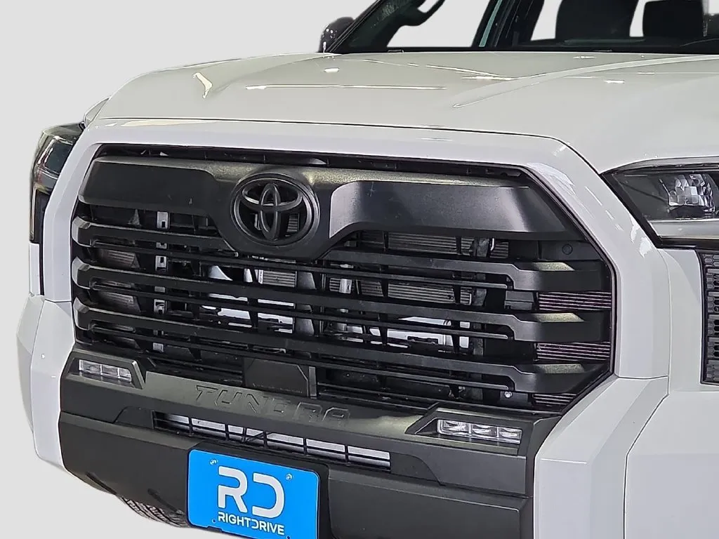 Toyota Tundra photo 7