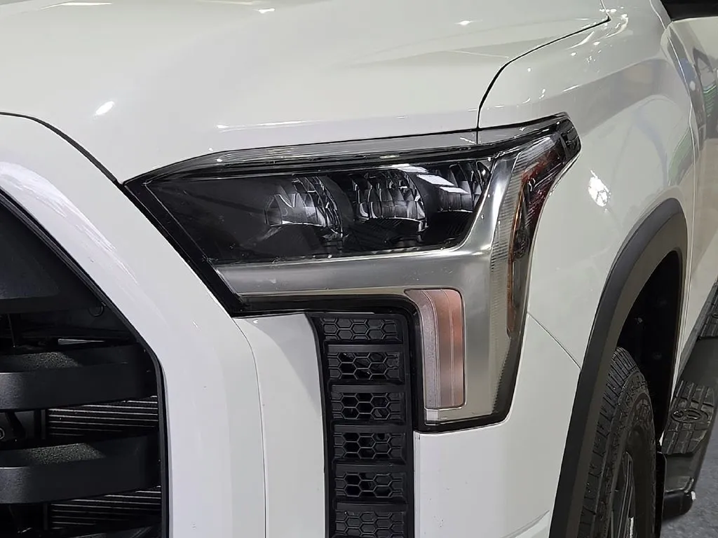 Toyota Tundra photo 8