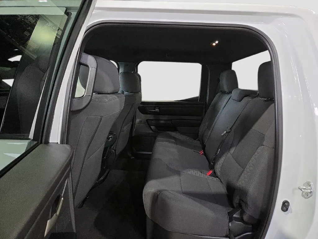 Toyota Tundra photo 13