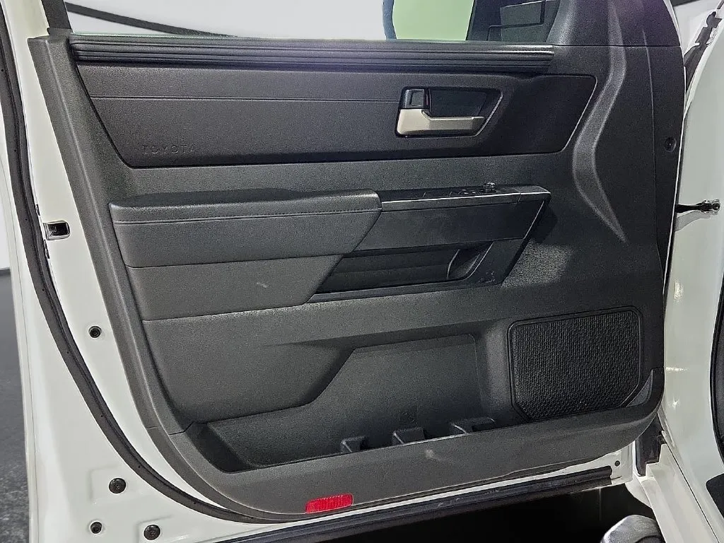 Toyota Tundra photo 16
