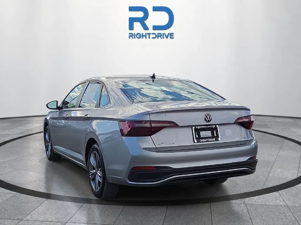 Volkswagen Jetta photo 4