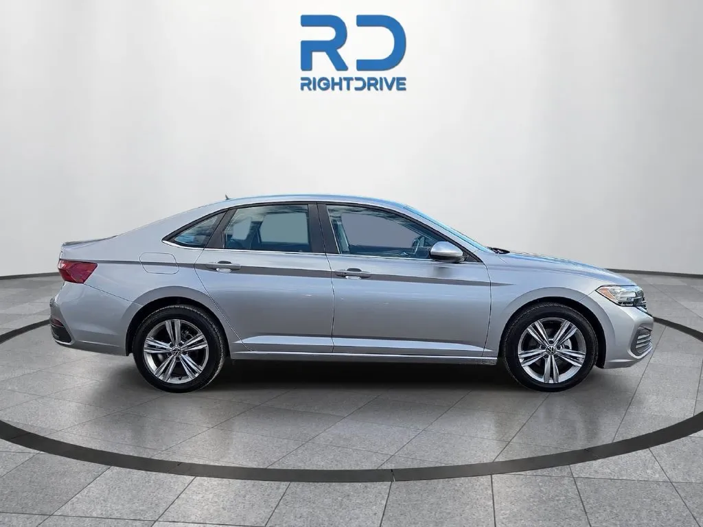 Volkswagen Jetta photo 2