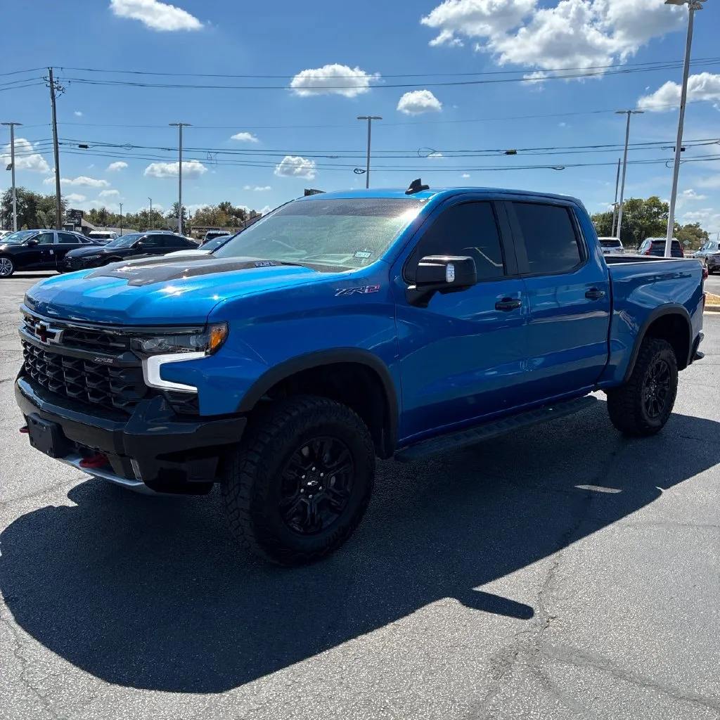 Chevrolet Silverado photo 3