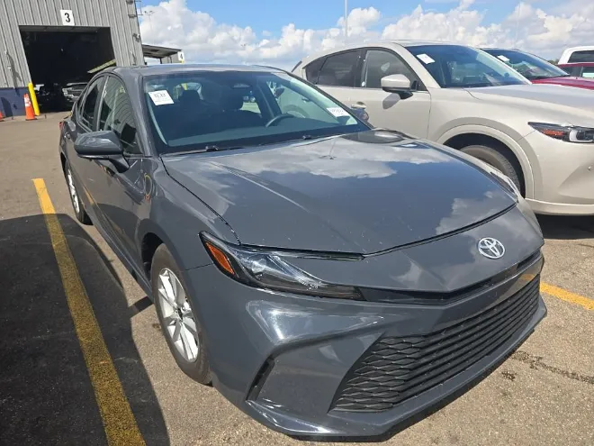 Toyota Camry photo 3