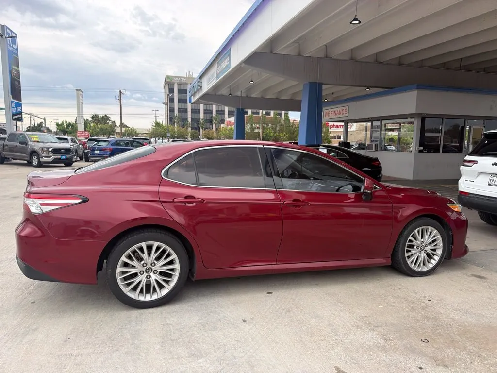 Toyota Camry photo 3