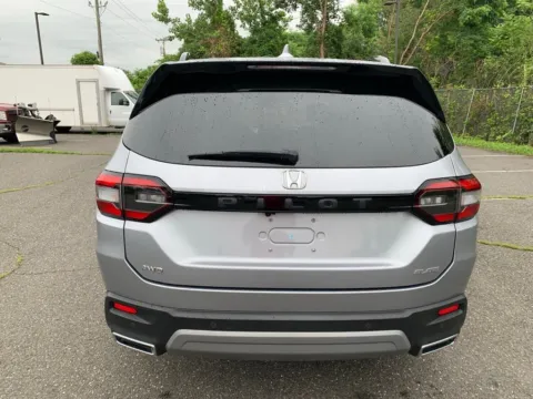 More photos of 2023 Honda Pilot Elite at Lia Honda Northampton, MA
