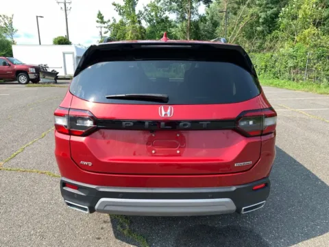 More photos of 2023 Honda Pilot Touring at Lia Honda Northampton, MA