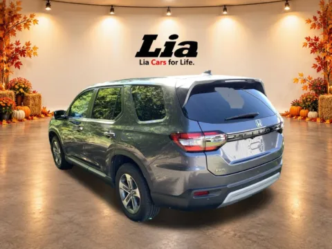 More photos of 2025 Honda Pilot EX-L at Lia Honda Northampton, MA