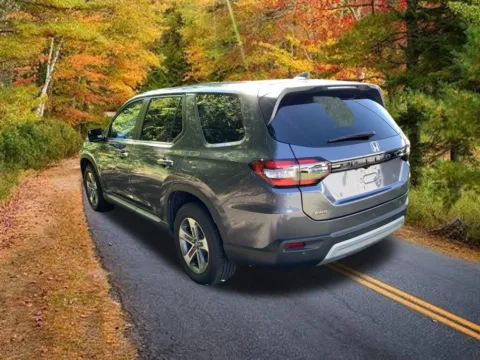 More photos of 2025 Honda Pilot EX-L at Lia Honda Northampton, MA