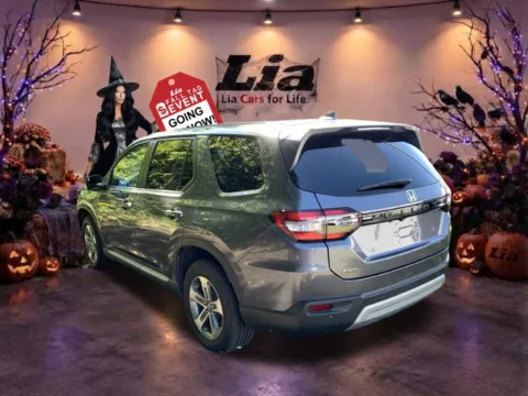 More photos of 2025 Honda Pilot EX-L at Lia Honda Northampton, MA
