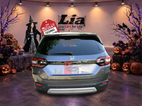 More photos of 2025 Honda Pilot EX-L at Lia Honda Northampton, MA