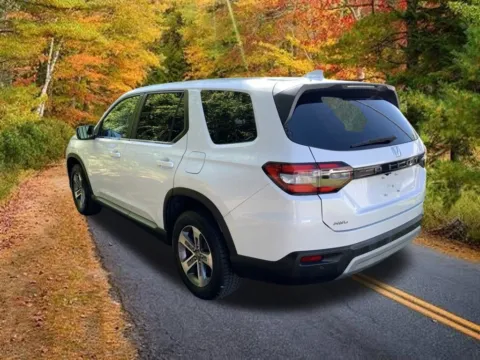 More photos of 2023 Honda Pilot EX-L at Lia Honda Northampton, MA