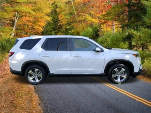 Photos of 2023 Honda Pilot EX-L for sale in Northampton, MA at Lia Honda Northampton