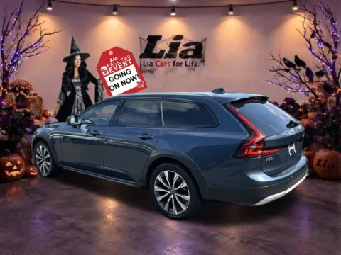 More photos of 2024 Volvo V90 Cross Country B6 at Lia Honda Northampton, MA