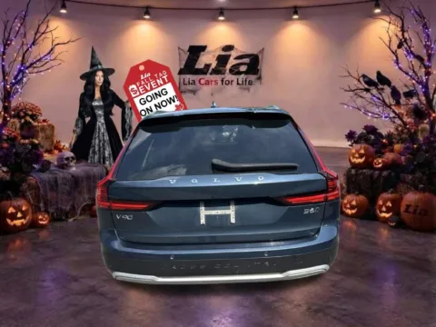 More photos of 2024 Volvo V90 Cross Country B6 at Lia Honda Northampton, MA
