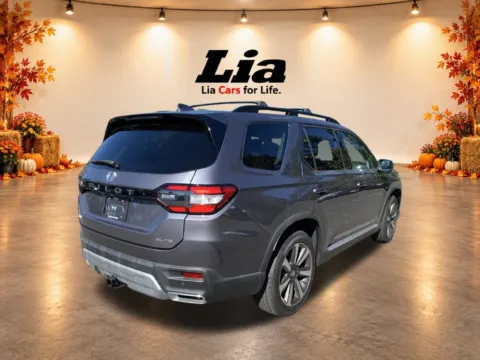 Another view of 2023 Honda Pilot Elite for sale in Northampton, MA at Lia Honda Northampton