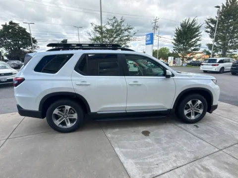 Photos of 2026 Honda Pilot EX-L for sale in Buffalo, NY at Lia Honda Williamsville