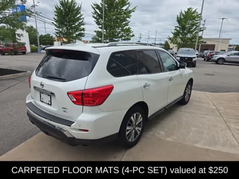 Photos of 2019 Nissan Pathfinder SL for sale in Buffalo, NY at Lia Honda Williamsville
