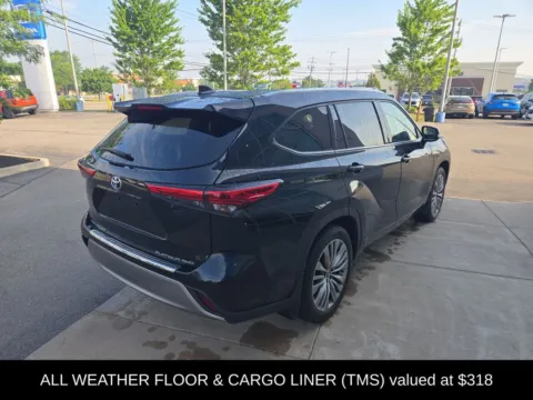 More photos of 2021 Toyota Highlander Platinum at Lia Honda Williamsville, NY
