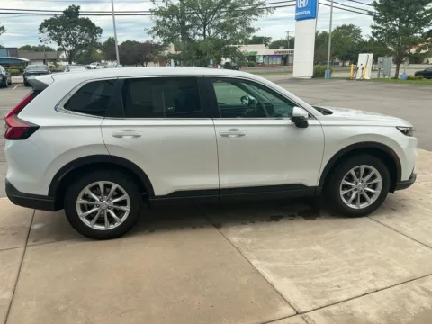 Photos of 2024 Honda CR-V EX-L for sale in Buffalo, NY at Lia Honda Williamsville