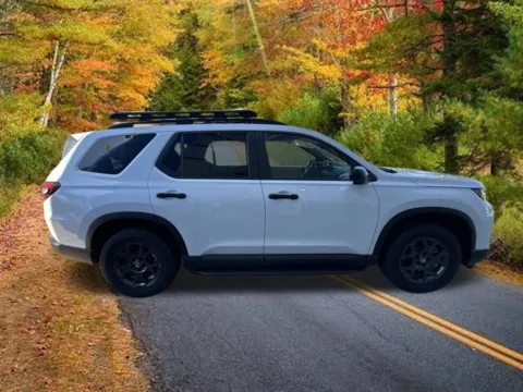 Photos of 2026 Honda Pilot TrailSport for sale in Buffalo, NY at Lia Honda Williamsville