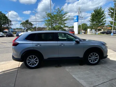 Photos of 2024 Honda CR-V EX-L for sale in Buffalo, NY at Lia Honda Williamsville