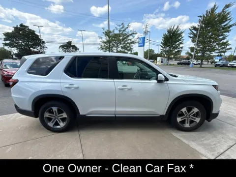 Photos of 2024 Honda Pilot EX-L for sale in Buffalo, NY at Lia Honda Williamsville