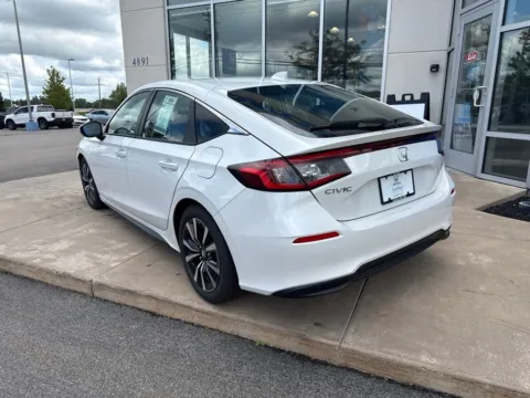 More photos of 2024 Honda Civic EX-L at Lia Honda Williamsville, NY