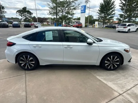 Photos of 2024 Honda Civic EX-L for sale in Buffalo, NY at Lia Honda Williamsville