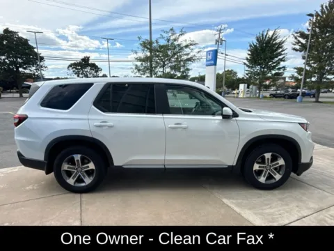 Photos of 2024 Honda Pilot EX-L for sale in Buffalo, NY at Lia Honda Williamsville