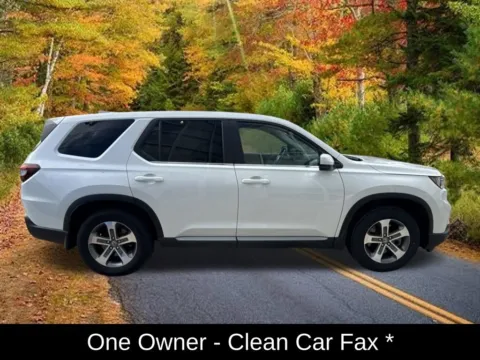 Photos of 2024 Honda Pilot EX-L for sale in Buffalo, NY at Lia Honda Williamsville