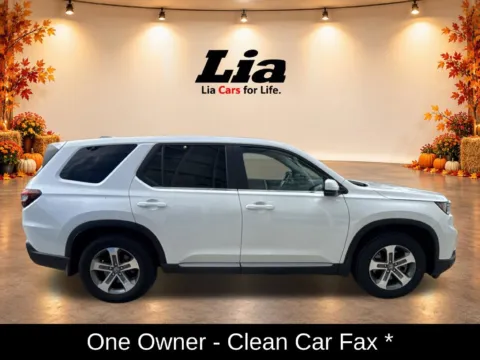 Photos of 2024 Honda Pilot EX-L for sale in Buffalo, NY at Lia Honda Williamsville