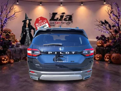More photos of 2026 Honda Pilot EX-L at Lia Honda Williamsville, NY