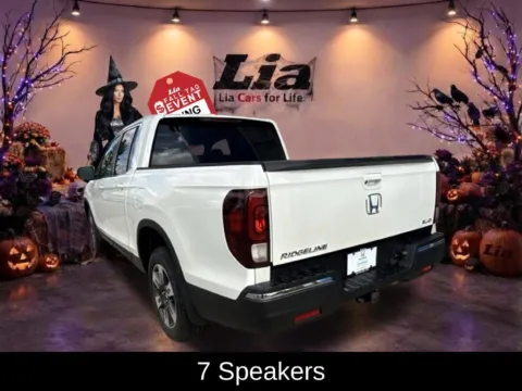 More photos of 2017 Honda Ridgeline RTL at Lia Honda Williamsville, NY
