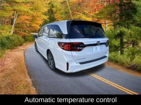 More photos of 2026 Honda Odyssey Touring at Lia Honda Williamsville, NY