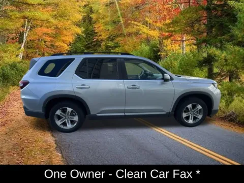 Photos of 2026 Honda Pilot EX-L for sale in Buffalo, NY at Lia Honda Williamsville