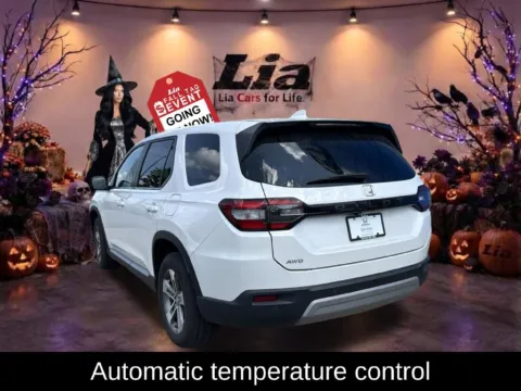 More photos of 2024 Honda Pilot EX-L at Lia Honda Williamsville, NY