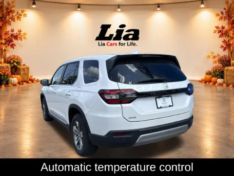 More photos of 2024 Honda Pilot EX-L at Lia Honda Williamsville, NY