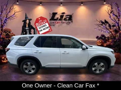 Photos of 2024 Honda Pilot EX-L for sale in Buffalo, NY at Lia Honda Williamsville