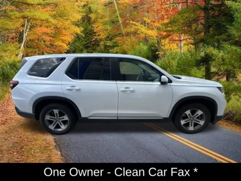 Photos of 2024 Honda Pilot EX-L for sale in Buffalo, NY at Lia Honda Williamsville