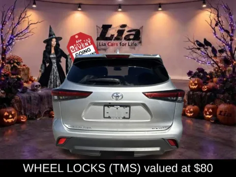 More photos of 2021 Toyota Highlander XLE at Lia Honda Williamsville, NY