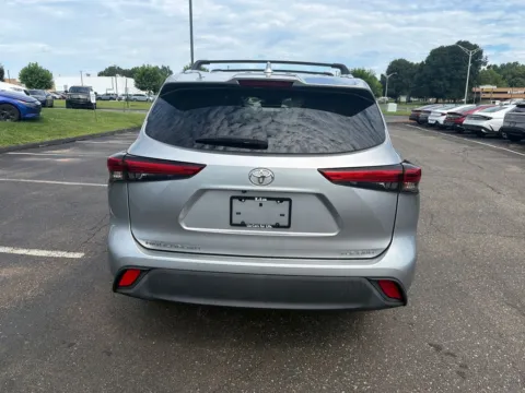 More photos of 2020 Toyota Highlander XLE at Lia Hyundai of Enfield, CT
