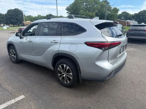 More photos of 2020 Toyota Highlander XLE at Lia Hyundai of Enfield, CT