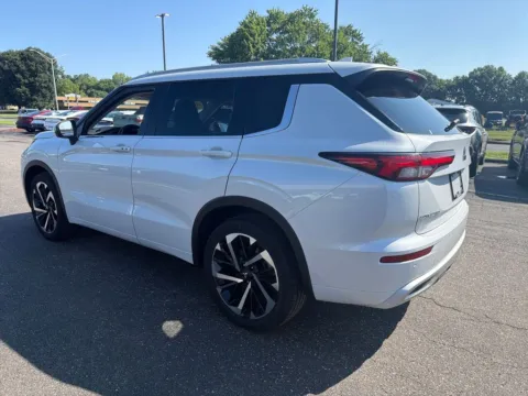 More photos of 2022 Mitsubishi Outlander SEL at Lia Hyundai of Enfield, CT