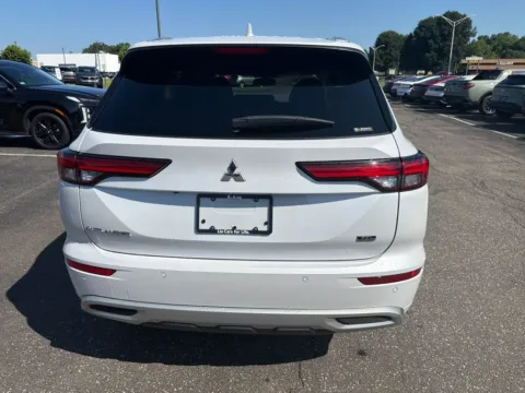 More photos of 2022 Mitsubishi Outlander SEL at Lia Hyundai of Enfield, CT