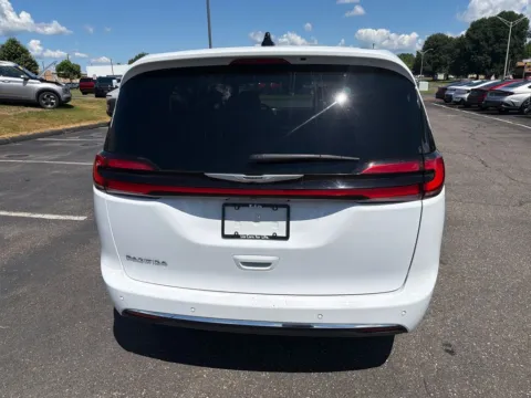More photos of 2025 Chrysler Pacifica Select at Lia Hyundai of Enfield, CT